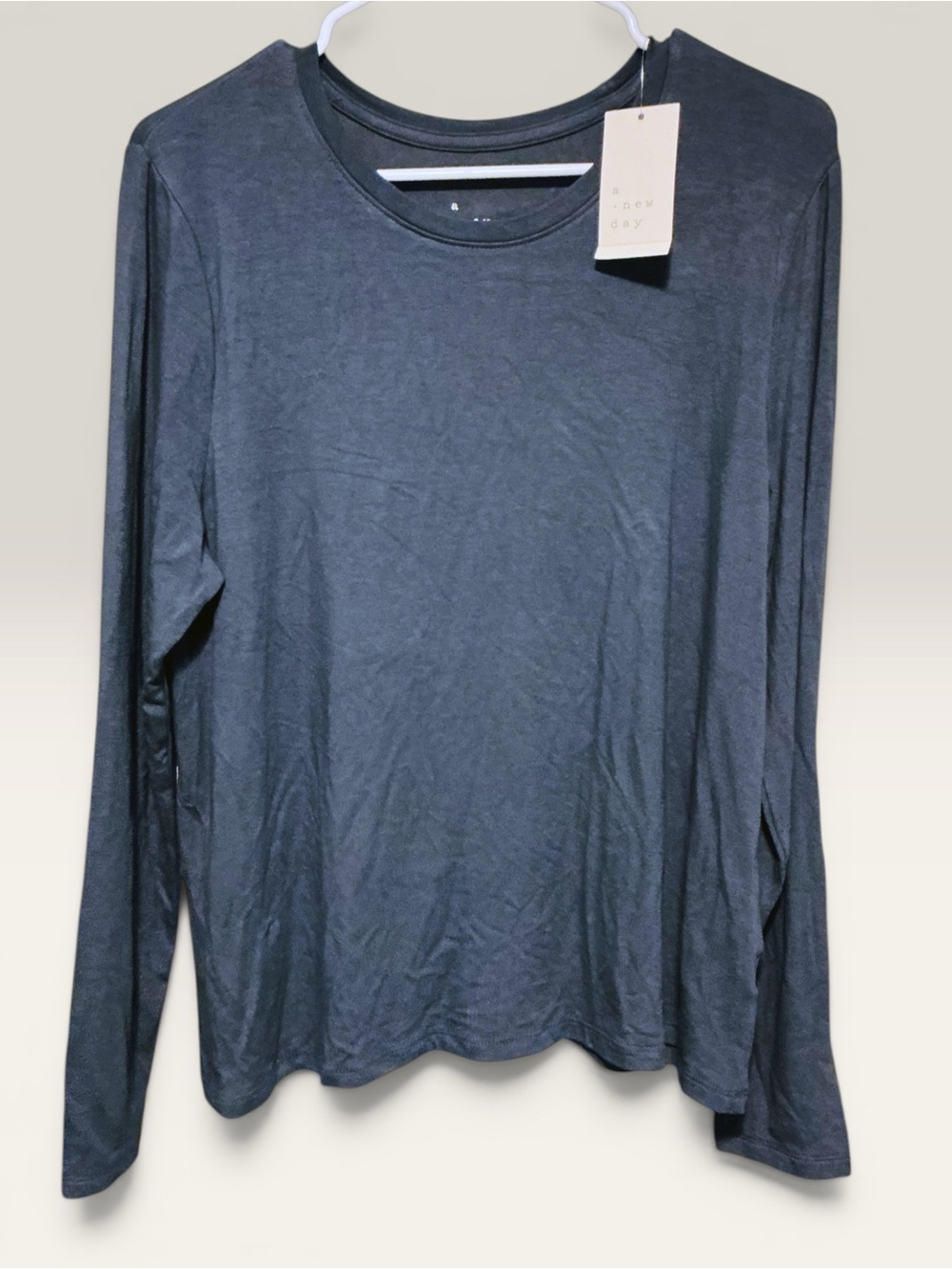 🌺a new day Women's Long-Sleeve Crewneck Tee - Charcoal